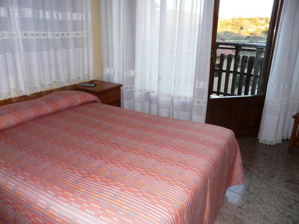 Hostal Rural Casa Castro Alberuela de la Liena Habitación foto